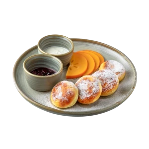 Cырники из домашнего творога cо сметаной и вишневым вареньем